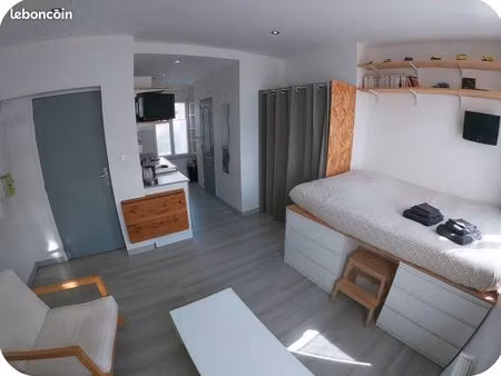studio 3 mins à pied gare et centre