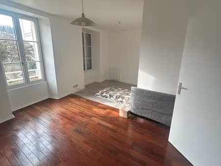 appartement 2 pièces  avec cave et parking  quartier recherché entre centre et gare