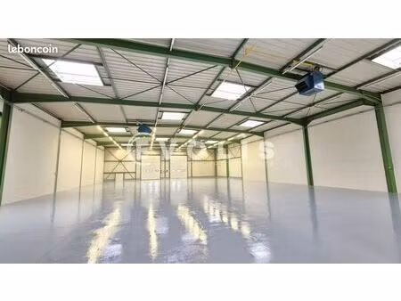 local d'activité 2 003 m²