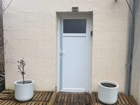 maisonnette mitoyenne avec terrasse et jardinet