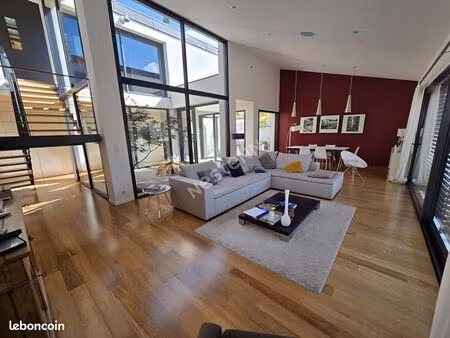 maison 8 pièces 199 m²