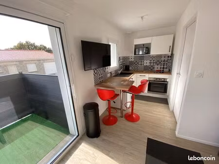 grand studio meublé haut standing de 25m2 dans petite résidence au calme