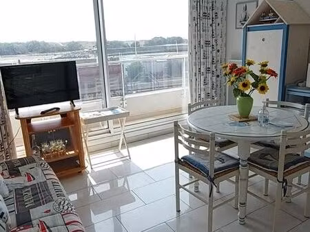 location studio meublé