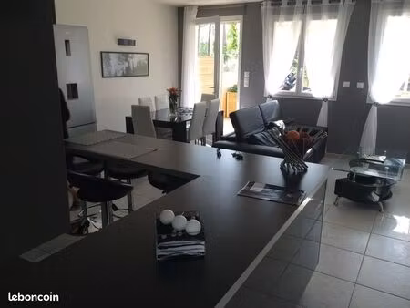 location à l'année appartement (59m2)avec terrasse (60m2) au calme dans résidence proche d