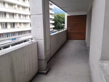 t2 au consul