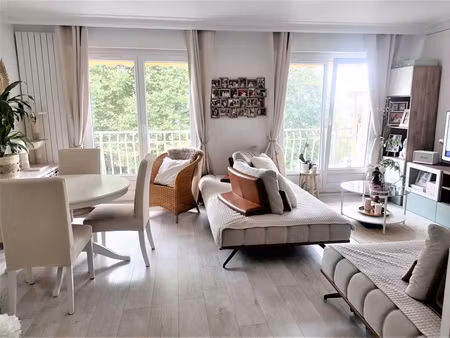 appartement f4 avec 2 grands balcons  cave et place de parking