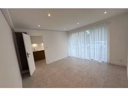 location appartement  41.94 m² t-2 à la rochelle  695 €