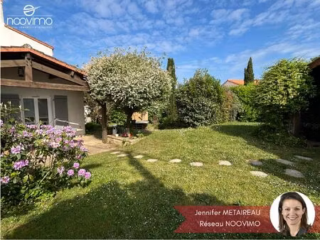 vente au coeur du bourg  maison en pierre 3 chambres + espace bureau/lingerie avec dépenda