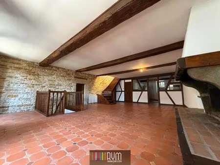 exceptionnel : grande maison avec vue et garage à louer à treffort