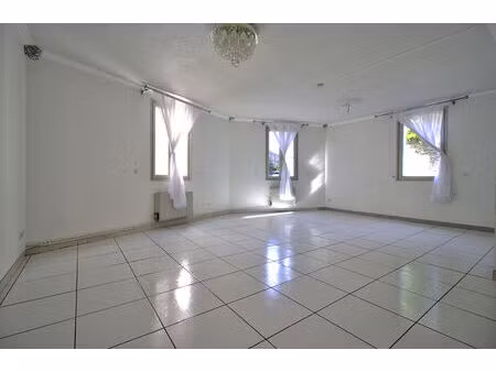 agen hyper centre - appartement de 96 m² avec 3 chambres en rez-de-chaussée dans un quarti