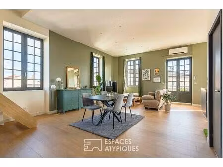 duplex rénové avec balcon dans une bâtisse