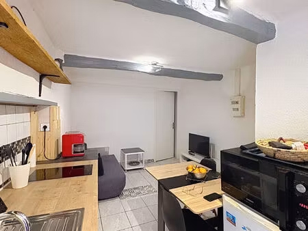 immeuble saint maximin la sainte baume composé de deux appartements rénovés et loués.