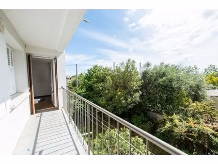 34000 montpellier - hopitaux facultes - balcon - parking - traversant - excellente rentabi