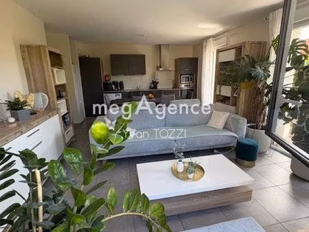 appartement t3 d'environ 67 m2 avec place de parking privatif