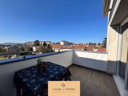 t3 dernier étage  climatisé avec balcon à 10 kms de lyon