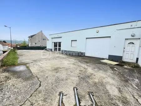 local commercial de 100m² avec stationnements