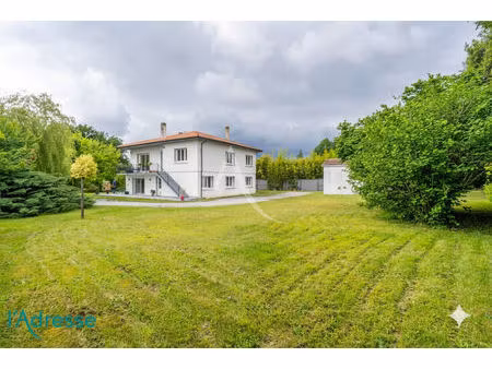 gradignan - secteur recherché - maison aux beaux volumes sur parcelle de plus de 2 000 m²²