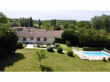 maison de charme en pierre  de plain-pied – état impeccable – piscine – pellegrue