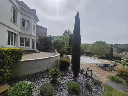 saint etienne maison de maître de 275 m² 5 chambres  avec piscine  dépendance et carport s
