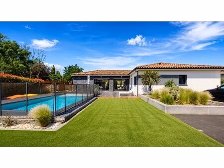 maison contemporaine t5 de plain-pied avec piscine et garage – tournefeuille