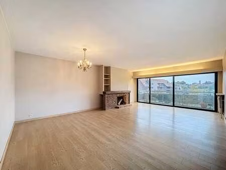 magnifique appartement de 124m2 offrant 3 chambres et parkin