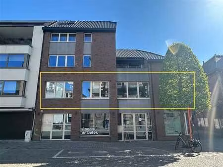 instapklare kantoorruimte met terras op toplocatie in centru