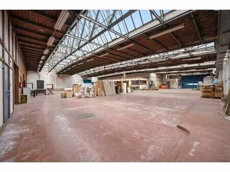 entrepôt avec bureaux à vendre