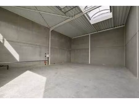 unité pme neuve (162m²) – stratégiquement située à proxim...