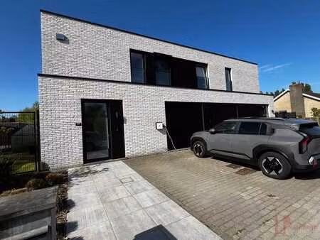 à louer – villa mitoyenne de 3 chambres  prête à emménage...