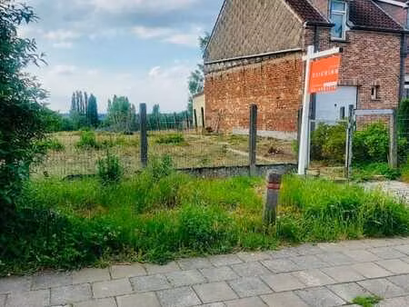 terrain à bâtir très bien situé avec belle vue en profond...