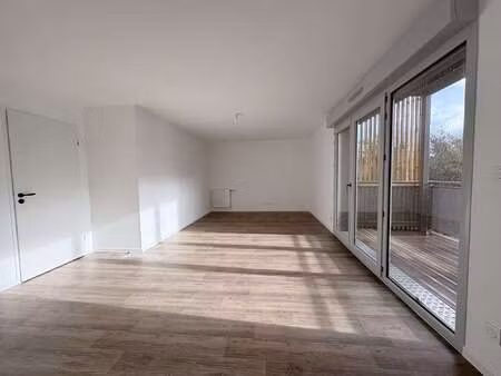 location appartement 4 pièces à angers capucins verneau (49000) : à louer 4 pièces / 82m² 