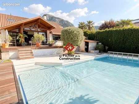 maison 6 pièces 190 m²