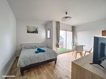 studio avec balcon et place de parking privative quartier calme