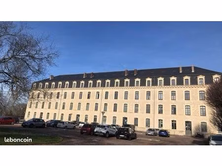 superbe f2 laon avec terrasse ville haute