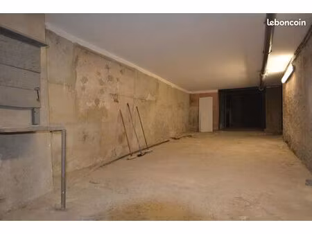 location garage - 70 m²