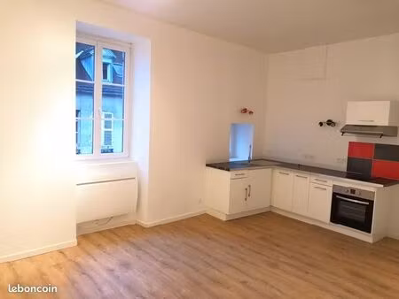 studio 1 pièce 28 m²