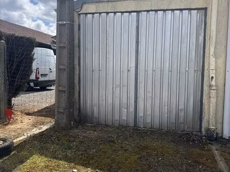 ? local / garage à louer – proche centre-ville ?