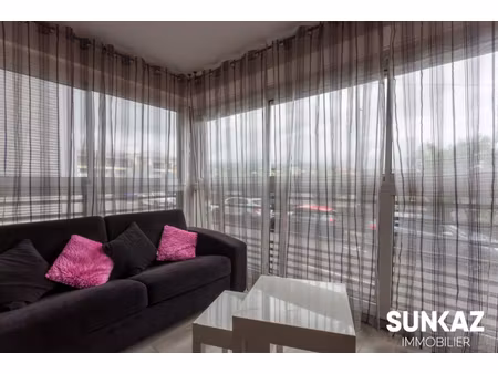 a louer à saint pierre - appartement t1 meublé de 33 m2 loyer 683.56 € cc - disponible le 