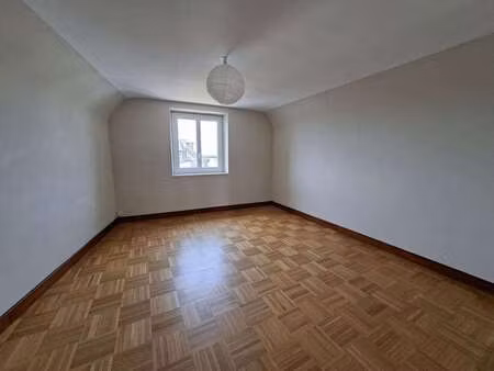 location appartement 2 pièces à carhaix-plouguer (29270) : à louer 2 pièces / 47m² carhaix