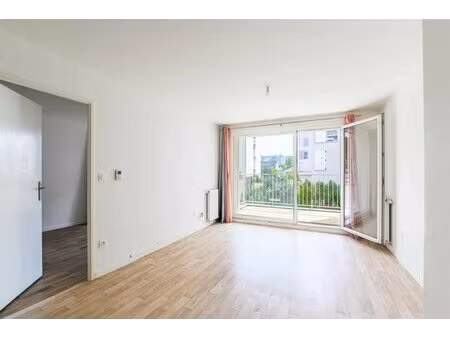 appartement 2 pièces avec balcon et parking - immeuble récent