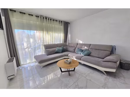 location appartement  80.3 m² t-4 à salon-de-provence  950 €