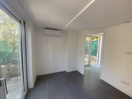 studio avec coin nuit rez de jardin