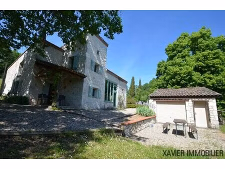propriété en pierre avec piscine et garage  implantée sur un terrain d’environ 1 9...