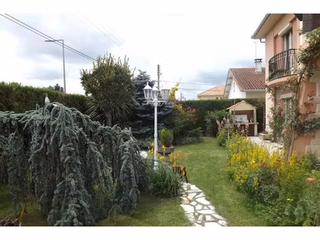 location meublée appartement 2 pièces 42 m² à tarbes (65000)  420 €