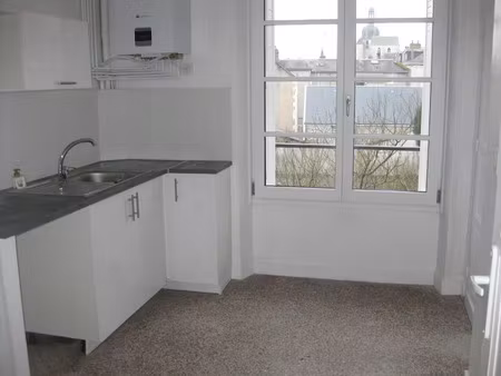 location appartement 3 pièces 57 m² à blois (41000)  590 €