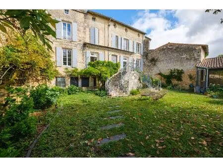 demeure de magistrats à magnifier et son jardin suspendu sur la vallée