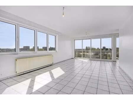 lichtrijk appartement met terras te koop op linkeroever