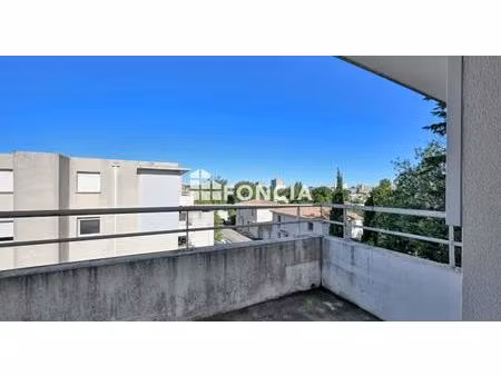 arles  résidence la gardianne  bel appartement t2 de 39 m 2 avec terrasse et place de park