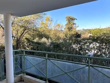 à louer  appartement f2 avec garage et cave dans résidence proche de toutes commodités
