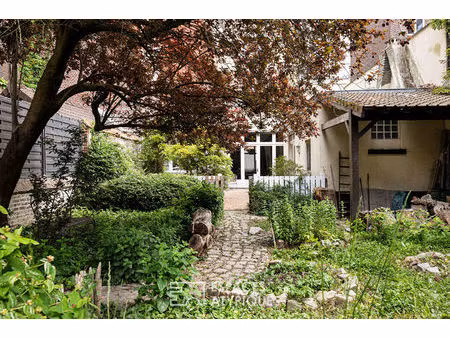 appartement à repenser complètement avec jardin